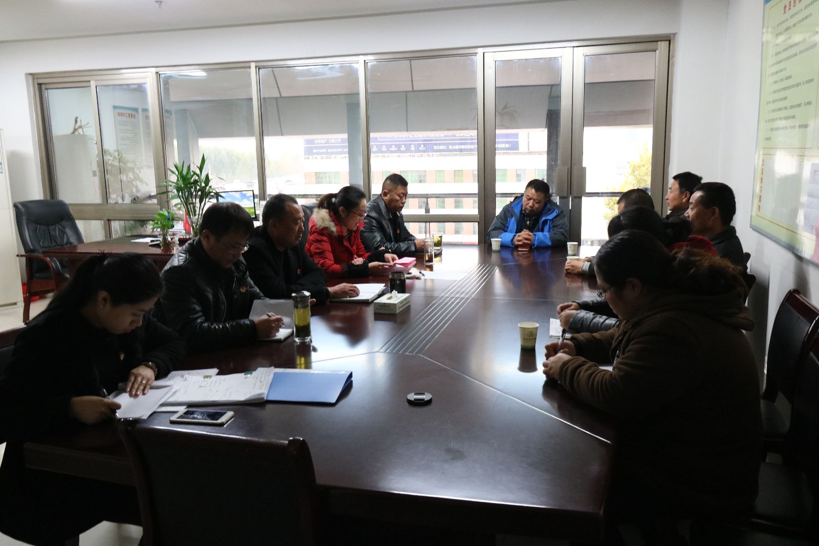 公交海州公司开展弘扬长征精神做“四讲四有”合格党员专题学习讨论